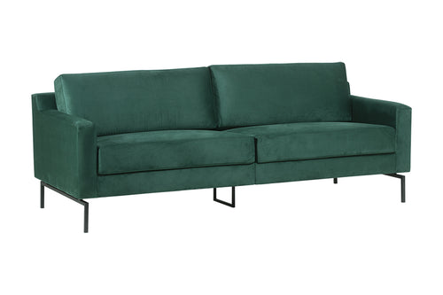 sofa 3 lugares berlin verde visto na diagonal em fundo branco