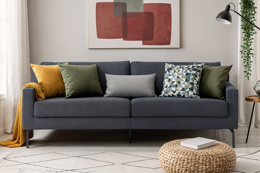 sofa berlin grafite ambientado na sala de estar