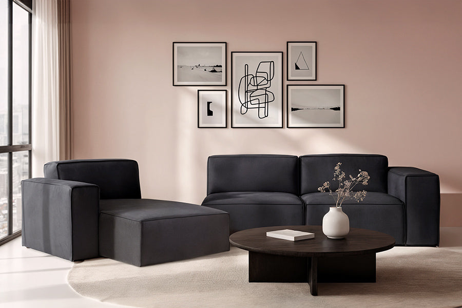 sofa marau grafite ambientado na sala de estar