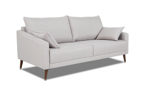 sofa 3 lugares malta cinza claro em fundo infinito visto na diagonal