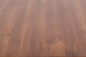 foto da mesa 6 lugares madeira prisma na cor garapa focando no acabamento do tampo