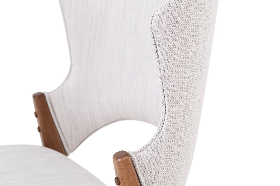 cadeira computador gaia cappuccino e tecido mescla bege e cinza b4216 em fundo infinito focando no encosto