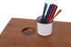 escrivaninha moderna com gaveta mandal 130x72 grafite em fundo infinito focando no detalhe do porta lápis