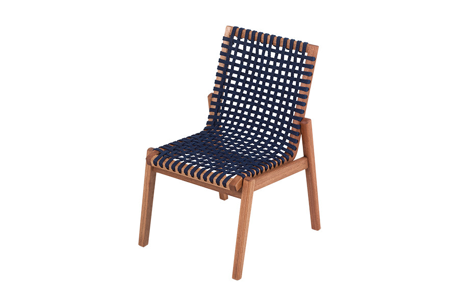 cadeira sem braço jatobá e corda azul vista diagonal