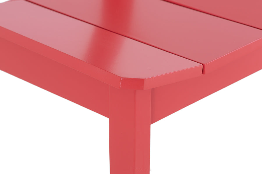 cadeira para cozinha uma vermelha em fundo infinito detalhe assento