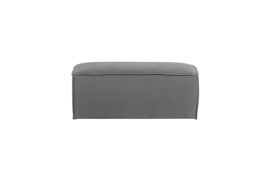 foto do sofá puff cinza módulo maraú na cor cinza claro em fundo branco visto de frente