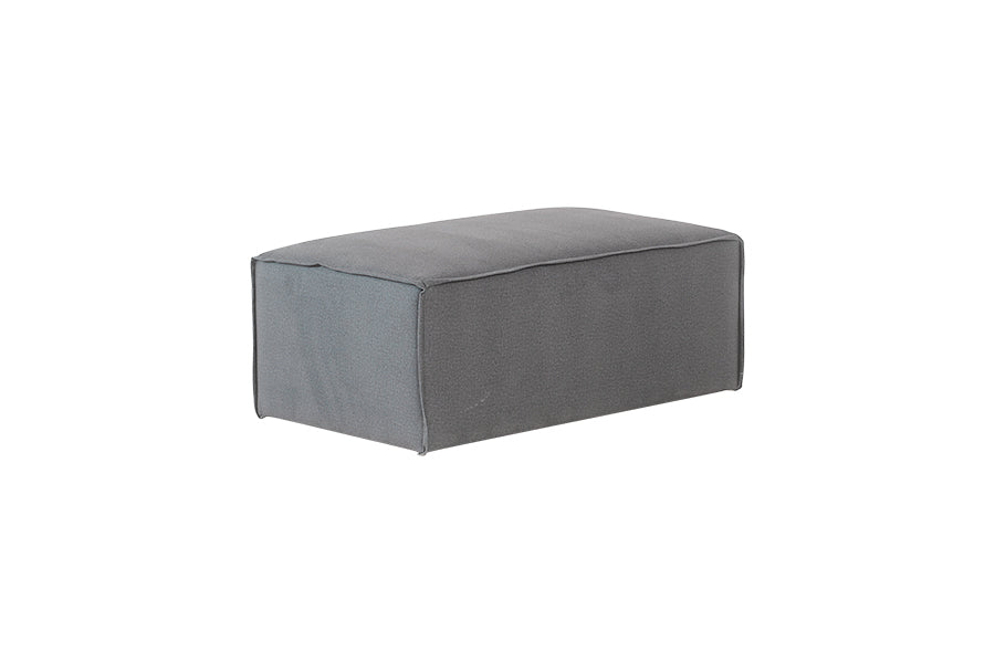 foto do sofá puff módulo maraú na cor cinza claro em fundo branco visto na diagonal