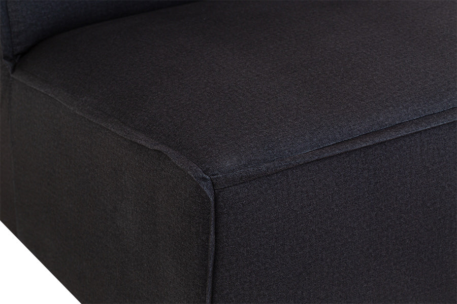 foto do sofá simples 1 lugar módulo central maraú na cor grafite focando no acabamento do tecido