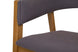 cadeira com bracos marconi cinza mostrando assento e parte do encosto