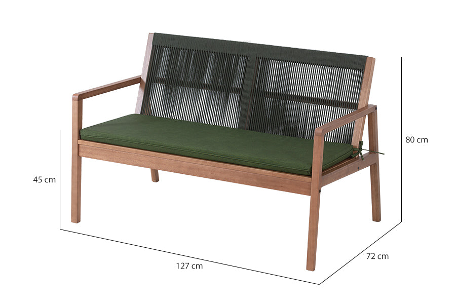 sofa de madeira oliva amêndoa e corda verde em diagonal com medidas escritas na imagem em fundo branco