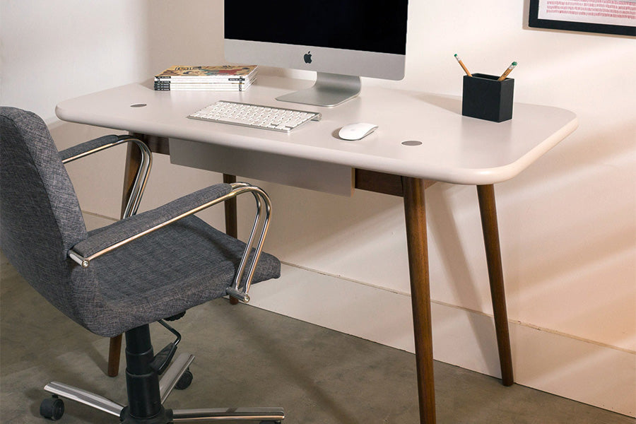 foto ambientada escrivaninha para estudo com gaveta biscoito fino off white em home office