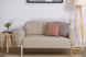 foto ambientada sofa dois lugares agnes cru ao lado de uma mesa lateral cru 