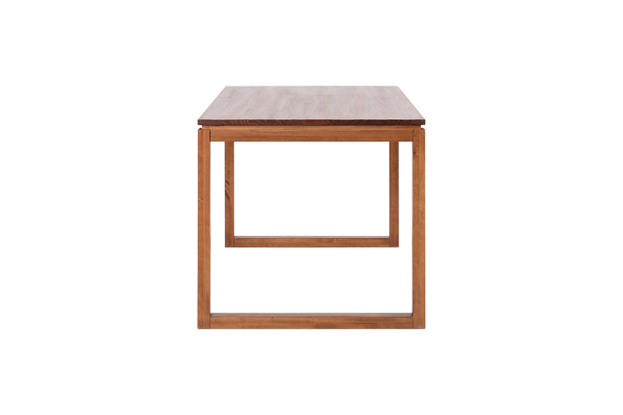 foto da mesa de jantar 6 lugares madeira prisma na cor garapa em fundo branco vista de lado