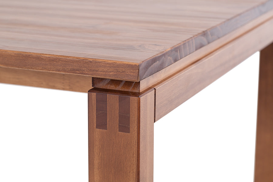 foto da mesa de jantar 6 lugares prisma mostrando acabamento da mesa