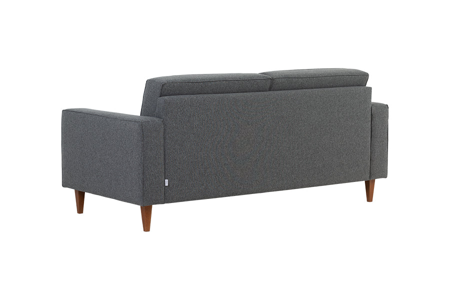 foto do sofa de dois lugares nairóbi na cor cinza escuro em fundo branco visto de trás