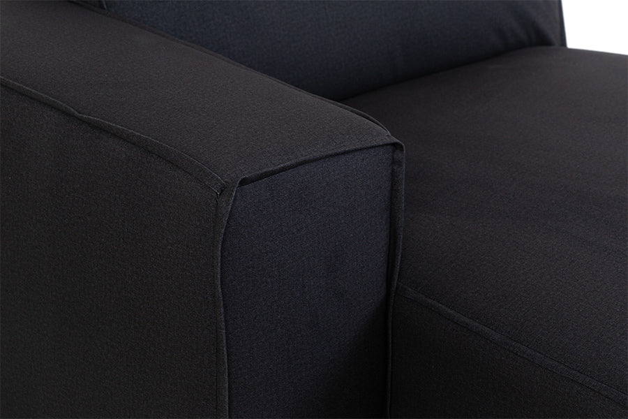 foto do sofa living módulo direito com chaise maraú na cor grafite focando no tecido