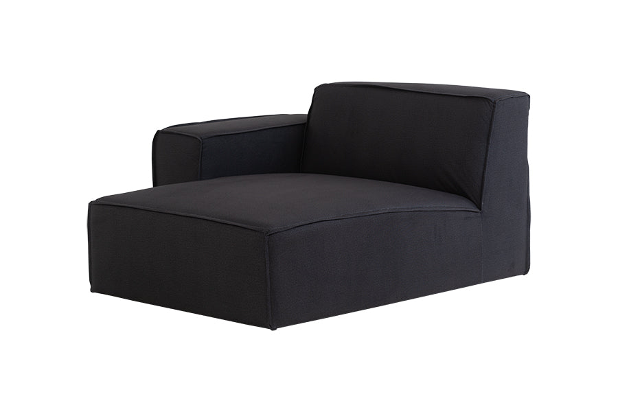 foto do sofa moderno módulo direito com chaise maraú na cor grafite em fundo branco visto na diagonal