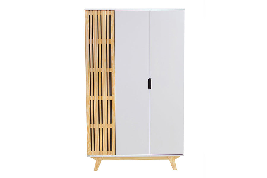 guarda roupa casal 3 portas panteon natural e off white em fundo infinito visto de frente