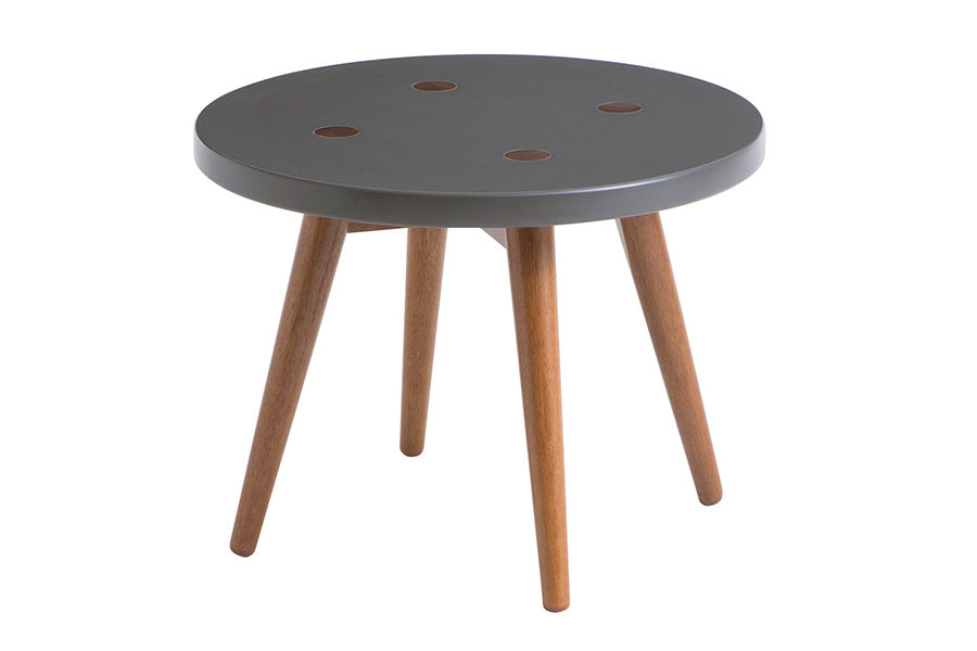 mesa cabeceira redonda de madeira biscoito fino 50 cm grafite em fundo infinito visto na diagonal