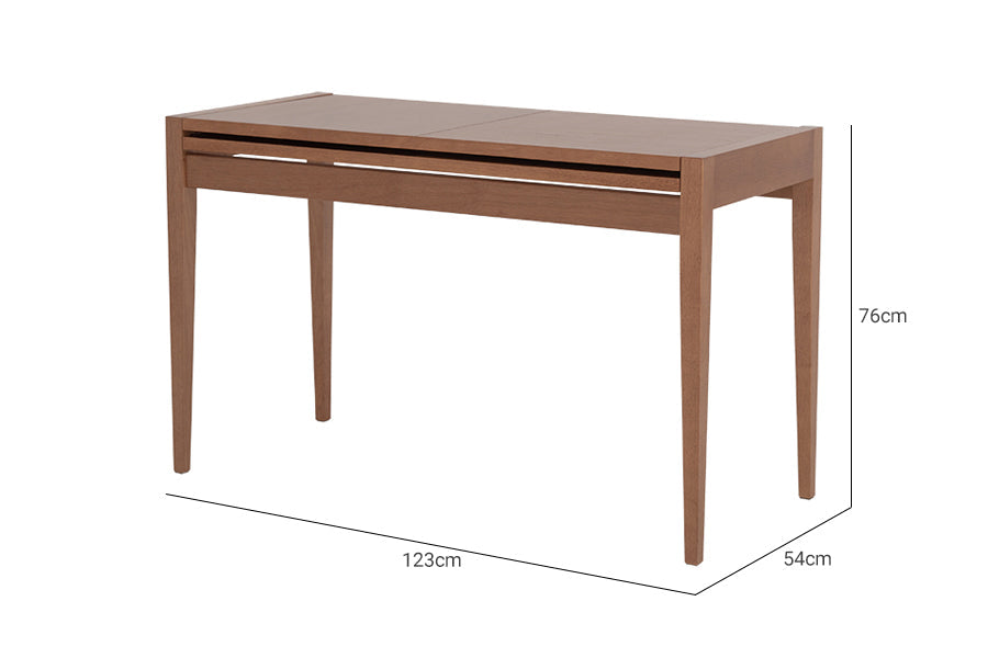 foto da mesa 4 lugares extensível pina na cor amêndoa em fundo branco vista na diagonal fechada com medidas escritas na imagem