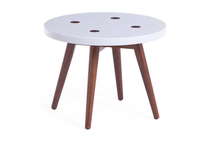 mesa redonda em mfd biscoito fino 50 cm off white em fundo infinito vista de frente