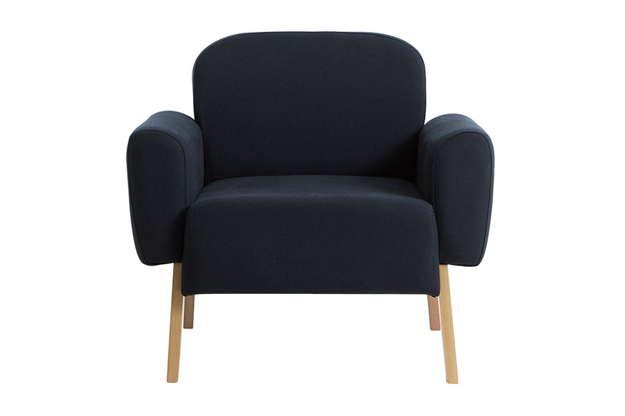 poltrona decorativa agnes base natural e tecido azul vista de frente