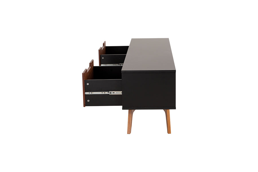rack para sala kepler garapa e preto em fundo infinito visto de lado com gavetas abertas