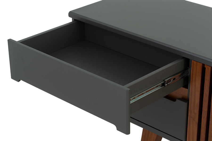 rack tv panteon grafite 210 cm com gaveta aberta mostrando parte de dentro vazia