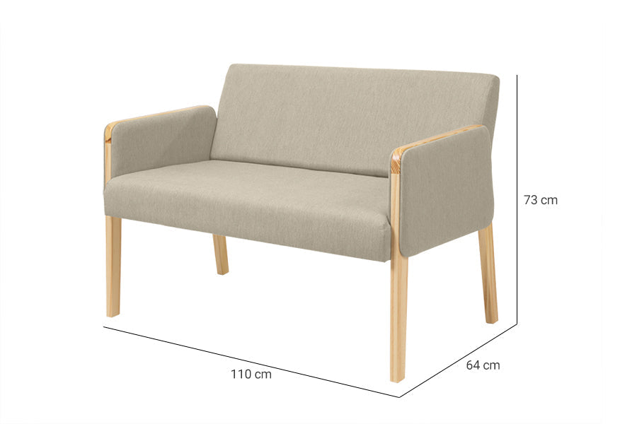sofa bege arpoador natural tecido bege visto na diagonal em fundo infinito com medidas escritas na imagem