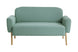 sofa verde 2 lugares agnes natural e tecido verde visto de frente em fundo infinito